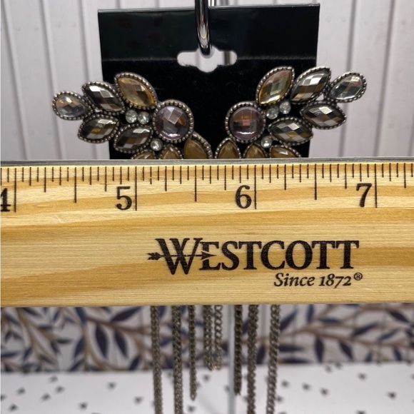 NEW Rhinestone Crusted Silver Toned Chain Tassel Earrings - Picture 4 of 7